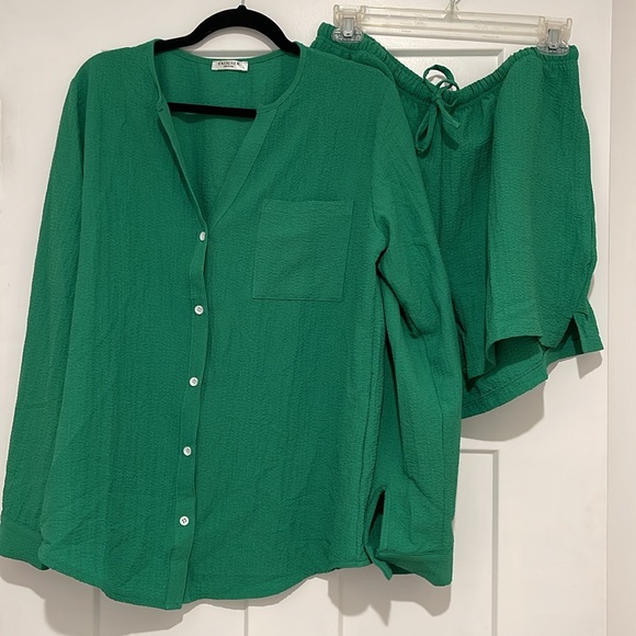 Green Lounge Set - Picture 2 of 10